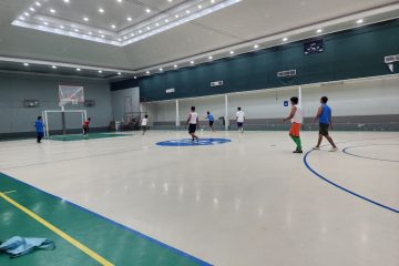 Jasa pembuatan lapangan futsal standar FIFA & bergaransi resmi dari PT. Wira Konstruksi. Material interlock & rumput sintetis. Hubungi Bpk Anwar 081317116767!