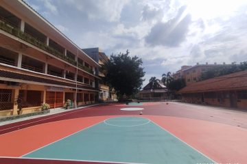 Jasa pembuatan lapangan olahraga sekolah & kampus bergaransi resmi PT. Wira Konstruksi. Layanan multifungsi & aman. Hubungi Bpk Anwar di 081317116767!