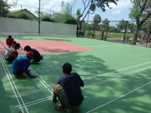 Jasa pengecatan lapangan olahraga profesional, anti-licin & presisi. Pilihan cat Tennokote & Flexi Pave oleh PT Wira Konstruksi. Hubungi Anwar: 081317116767!