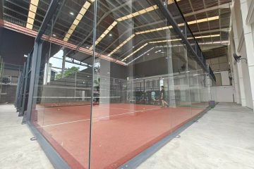 Kontraktor lapangan padel pertama & terpercaya di Indonesia dari PT. Wira Konstruksi. Standar FIP & bergaransi resmi. Hubungi Bpk Anwar 081317116767!